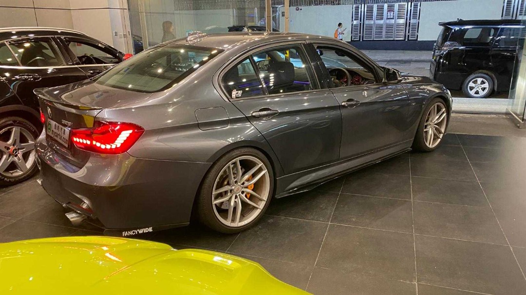 BMW  328i SPORT Auto62864836389379111