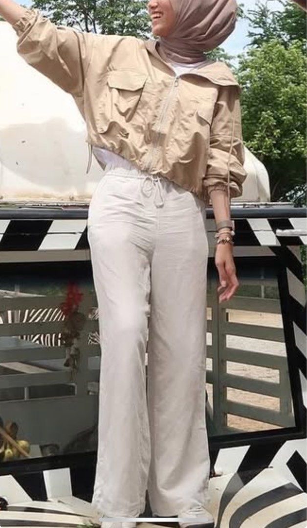 Brown Jacket (Category: Coats, Jackets and Outerwear) located in Kuala Lumpur. Submitted by findingnewownerr (Listing ID 1372889944, Image 2). Description: .