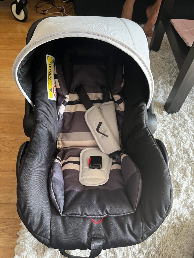 Car seat (Category: Car Seats) located in Tarlac. Submitted by atienzakli20974 (Listing ID 1372964094, Image 3). Description: “Baby Car Seat – Used but not abused! ✅ Like new, no issue, ready to use! Perfect for your little one’s safe travels. Sulit na sulit, good as new! twice lng nagamit . PM na bago maunahan!” Momzilla brand Original price: 8k ‼️Selling for: 5500 only (LAST PRICE).