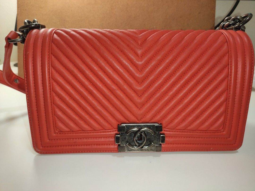 Chanel Boy Bag (Category: Bags & Wallets) located in Singapore. Submitted by cyck323 (Listing ID 1372955299, Image 1). Description: Condition as per photo Chanel Chevron Le Boy Medium Red With Authenticity Card Original Box available Can provde delivery.