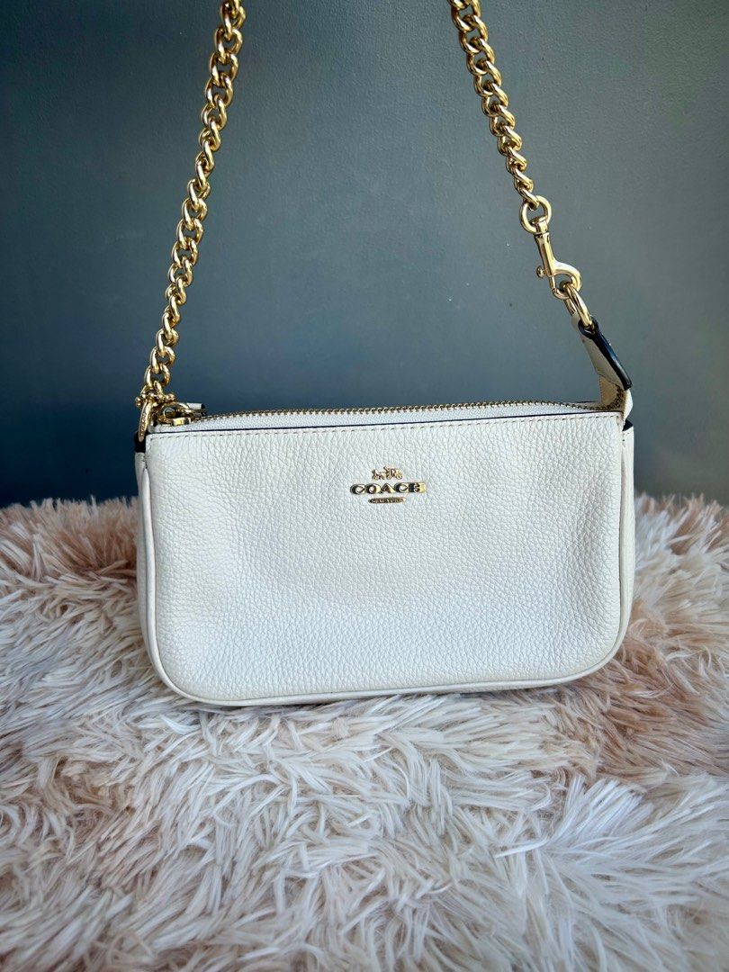 COACH Pochette Leather Kili Bag (Category: Luxury Bags & Wallets) located in Pasig City. Submitted by angelsluxe.mnl (Listing ID 1372867327, Image 1). Description: Money back guaranteed authentic. Almost new condition.