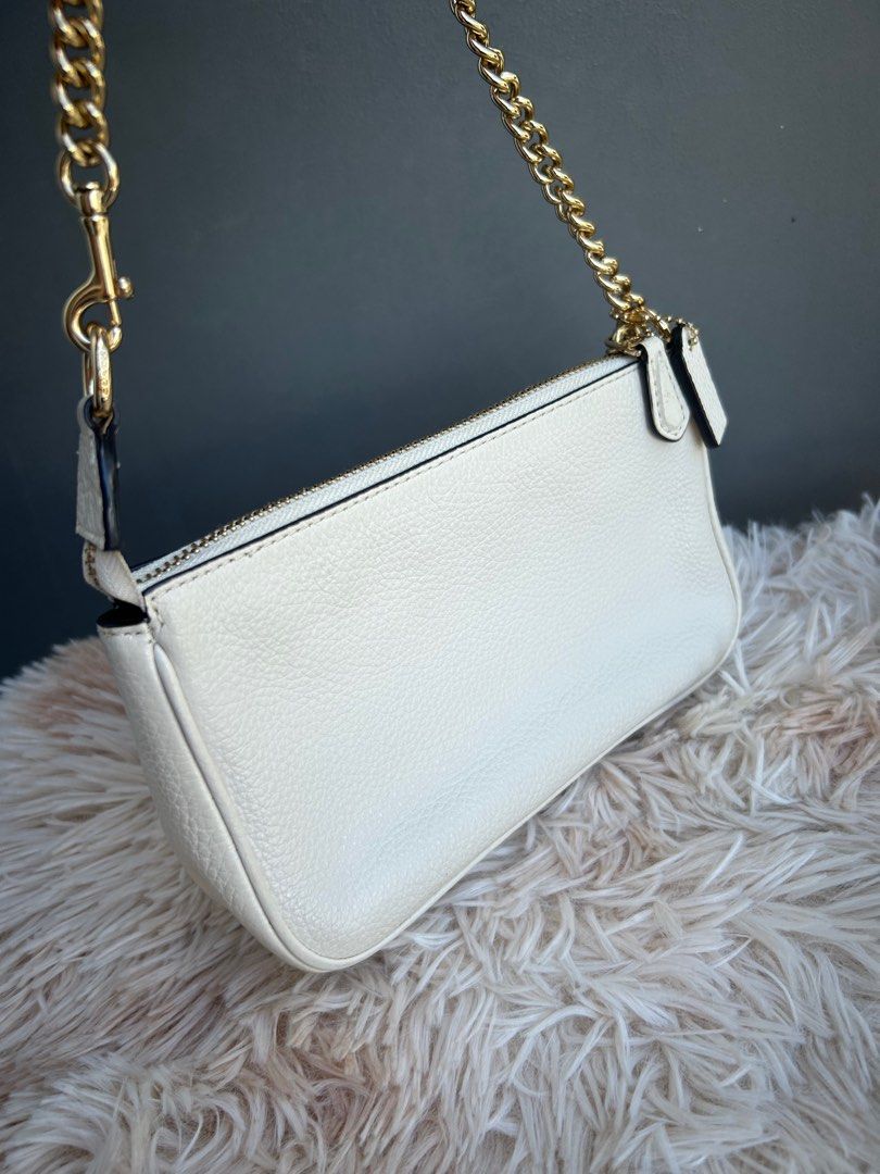COACH Pochette Leather Kili Bag (Category: Luxury Bags & Wallets) located in Pasig City. Submitted by angelsluxe.mnl (Listing ID 1372867327, Image 3). Description: Money back guaranteed authentic. Almost new condition.