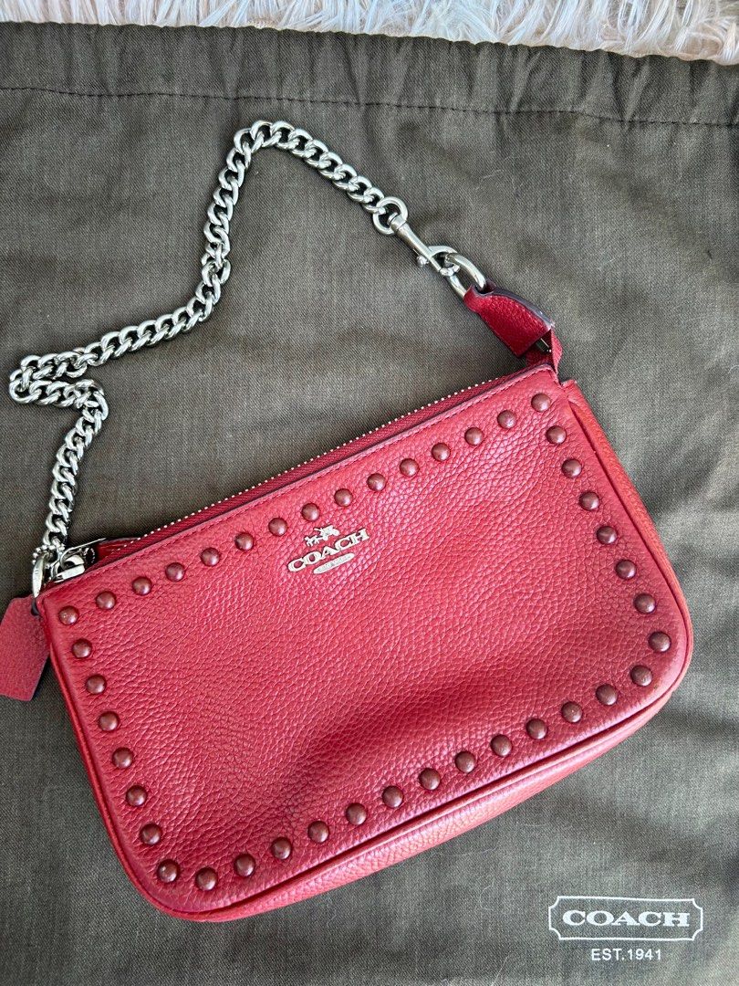 COACH Pochette Leather Kili Bag (Category: Luxury Bags & Wallets) located in Pasig City. Submitted by angelsluxe.mnl (Listing ID 1372867551, Image 1). Description: Money back guaranteed authentic. Almost new condition.