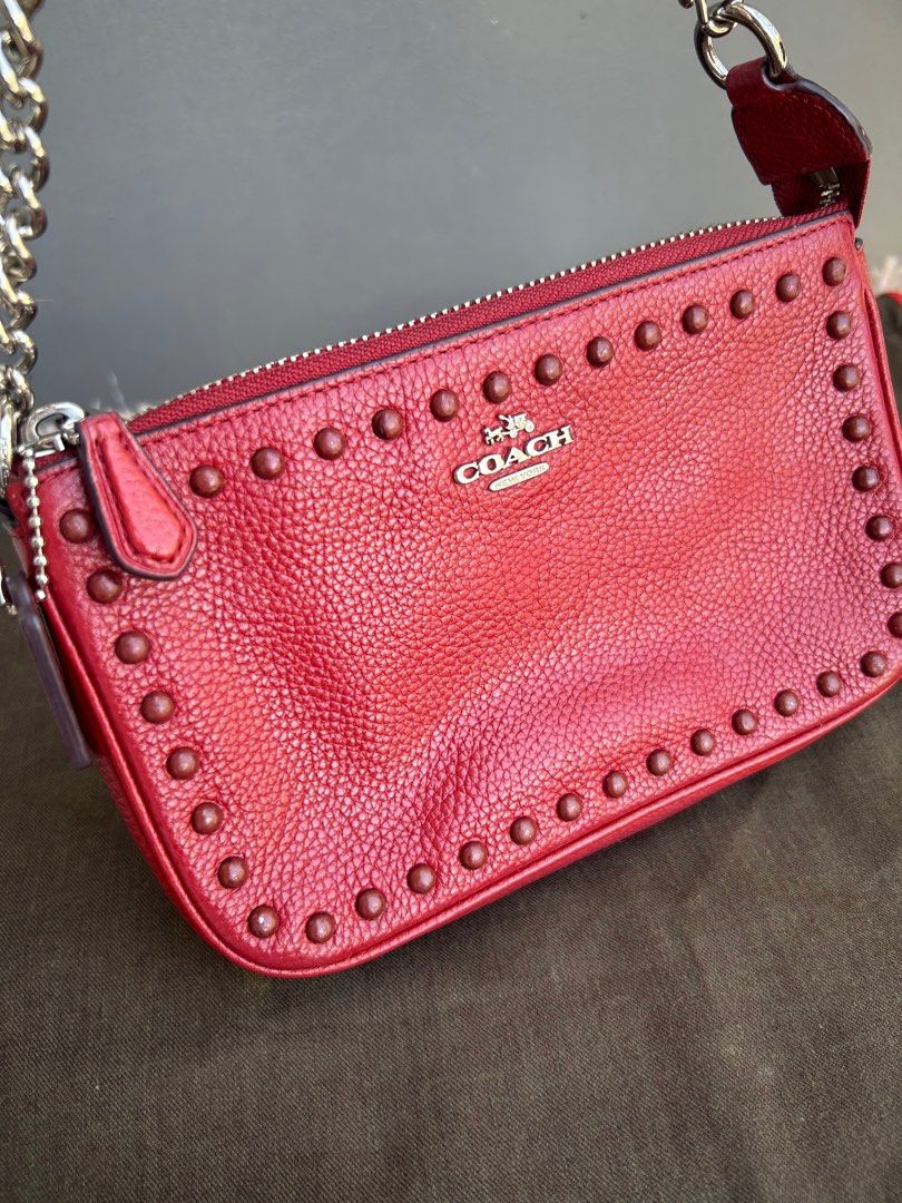 COACH Pochette Leather Kili Bag (Category: Luxury Bags & Wallets) located in Pasig City. Submitted by angelsluxe.mnl (Listing ID 1372867551, Image 3). Description: Money back guaranteed authentic. Almost new condition.