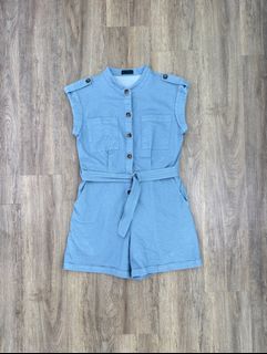 (Category: ) located in . Submitted by shopaholic_c (Listing ID 1372923204, Image 1). Description: .