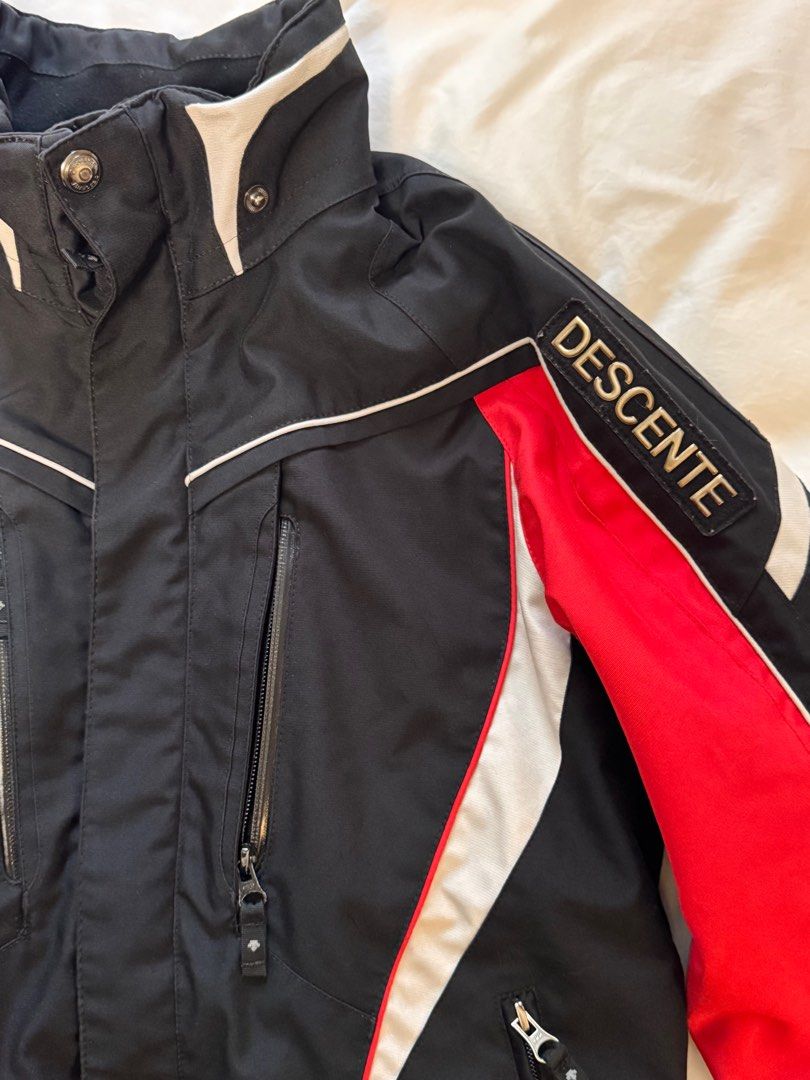 Descente Jacket (Category: Athletic & Sports Clothing) located in Banff. Submitted by myprelovedcornerph (Listing ID 1373047696, Image 2). Description: No hood included.