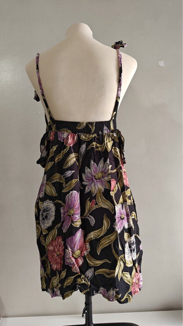 Floral Dress (Category: Dresses) located in Mandaluyong City. Submitted by bleu_decluttering (Listing ID 1372913377, Image 3). Description: Rhipes Backyard Size S- M RFS: Decluttering Original Price: ₱ 700 (can’t remember the exact) Selling Price: ₱ 300 Notes: •Fixed price •No return, no exchange Thank you! #preloved #prelovedbranded #preloveditems #prelovedstuff #clothesforsale.