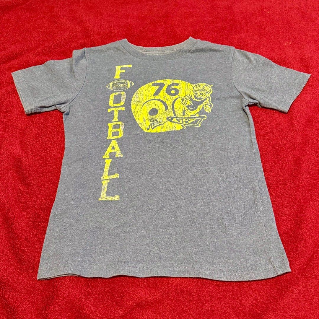 Gap Kids Graphic T-shirt (Category: Babies & Kids Fashion) located in Cebu City. Submitted by dearmallory (Listing ID 1372967427, Image 1). Description: Gap Kids Graphic T-shirt Size: Small Age: 6-7 years old Rate: 8/10 Still in good condition. No issues. .
