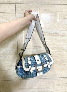 (Category: ) located in . Submitted by redumbrella02 (Listing ID 1372948424, Image 1). Description: .