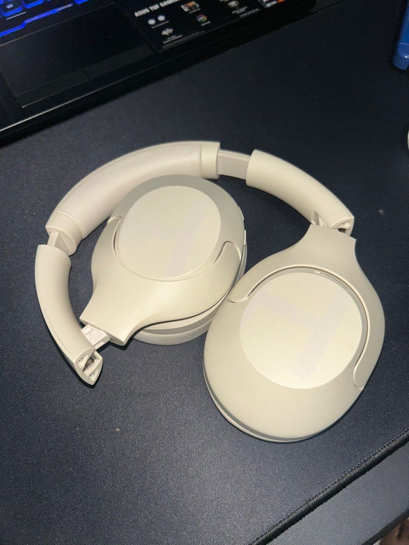 Headphones ANC (Category: Headphones & Headsets) located in Singapore. Submitted by tnogaming12 (Listing ID 1372969094, Image 1). Description: What you see is what you get. No cable included. Still works amazing..
