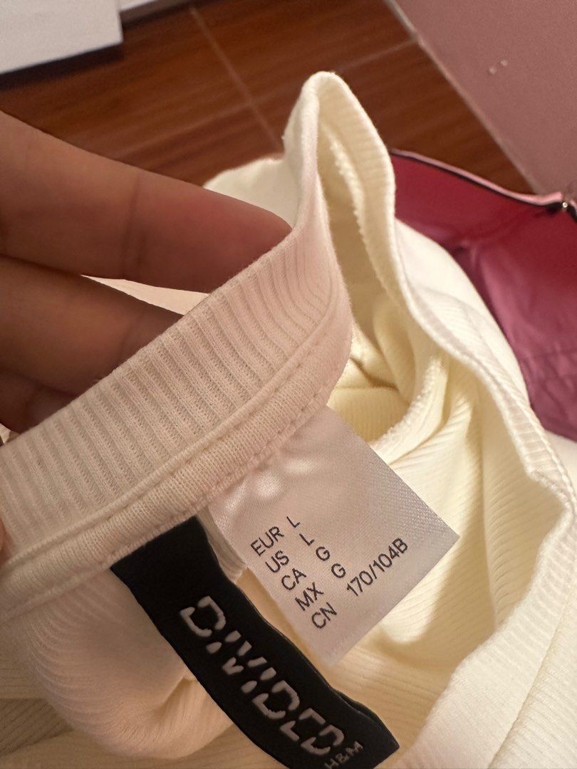 H&M White Dress (Category: Dresses) located in Manila. Submitted by agi08 (Listing ID 1373014694, Image 2). Description: .