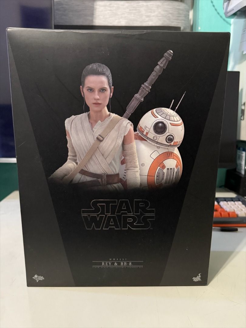 Hot Toys Rey & BB-8 (MMS337) (Category: Figurines & Statues) located in Manila. Submitted by rb0001 (Listing ID 1373042444, Image 3). Description: Back in Box All Complete .