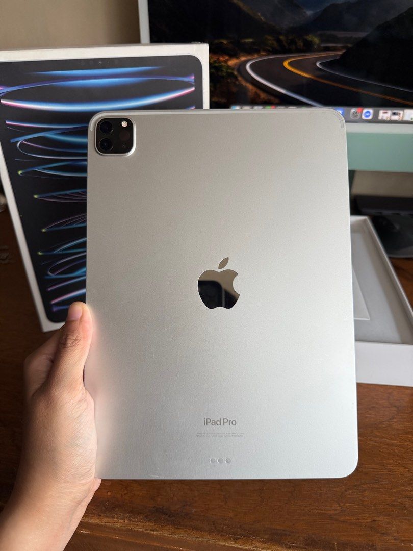 iPad Pro M2 128gb 11 inch 4th generation Silver FIXED PRICE (Category: iPad) located in Manila. Submitted by razelysonn (Listing ID 1372933406, Image 1). Description: Fixed price, No last price! 😊 iPad Pro M2 Silver 4th generation / 128gb 11 inches Wifi No issue, face id and true tone perfectly working! inclusions: BOX & Unit Original essager cable Original 20 watts Adaptor Free Flip Case Free Tempered installed location: Binondo / UST COD / COP