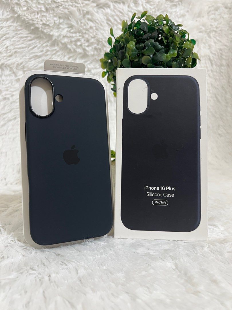 iPhone 16 Plus Silicone Case Magsafe (Category: Cases & Sleeves) located in Manila. Submitted by mercedgret74092 (Listing ID 1372981381, Image 1). Description: Screen protectors also available -Clear -Matte -Privacy.