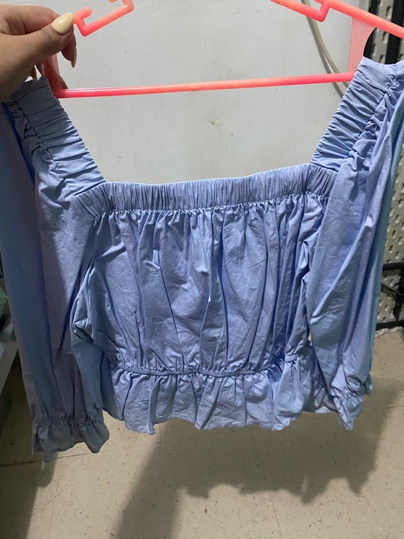 Korean style 3/4 semi cropped blouse (Category: Blouses) located in Quezon City. Submitted by linsarri (Listing ID 1372999645, Image 2). Description: No flaws .