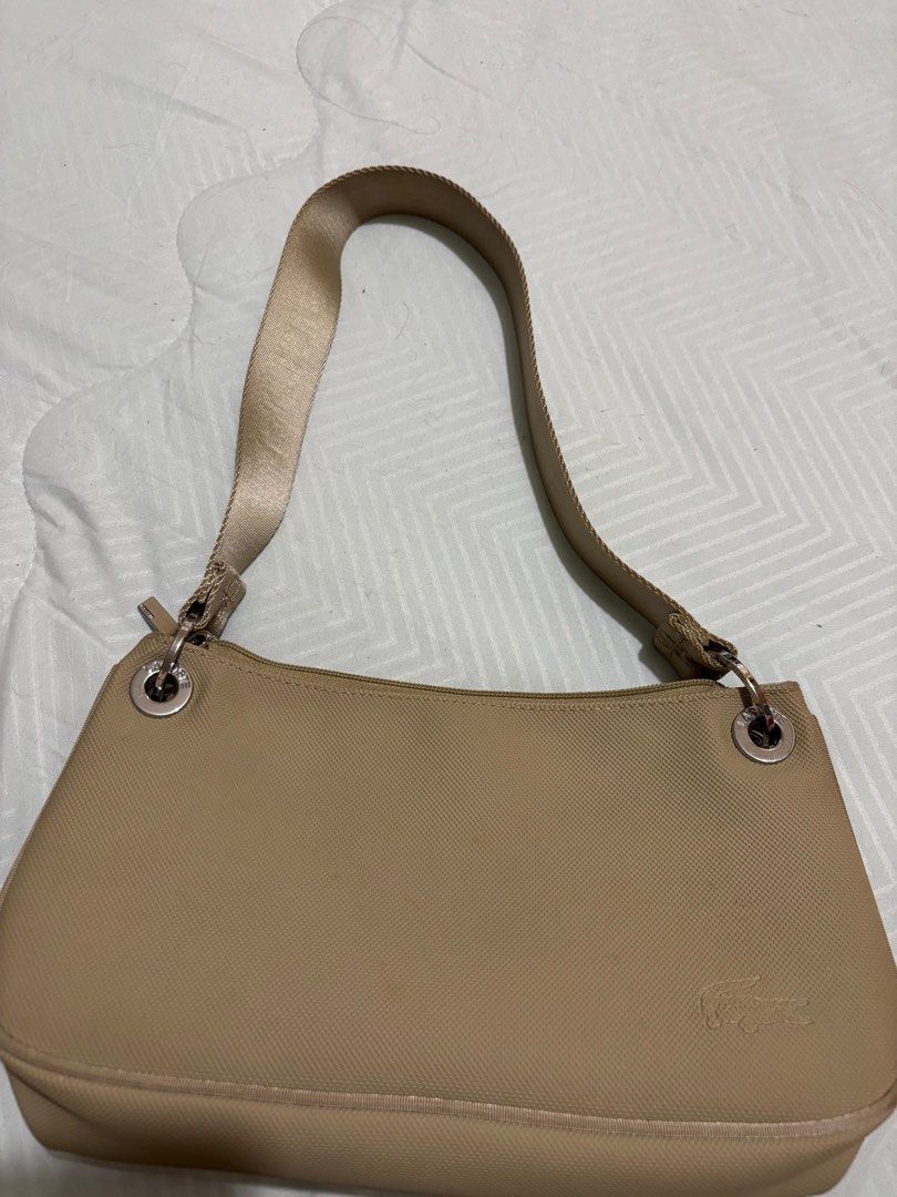 Lacoste kili bag (Category: Luxury Bags & Wallets) located in Quezon City. Submitted by tesspascual (Listing ID 1372911231, Image 1). Description: Used once , original bought in lacoste store .