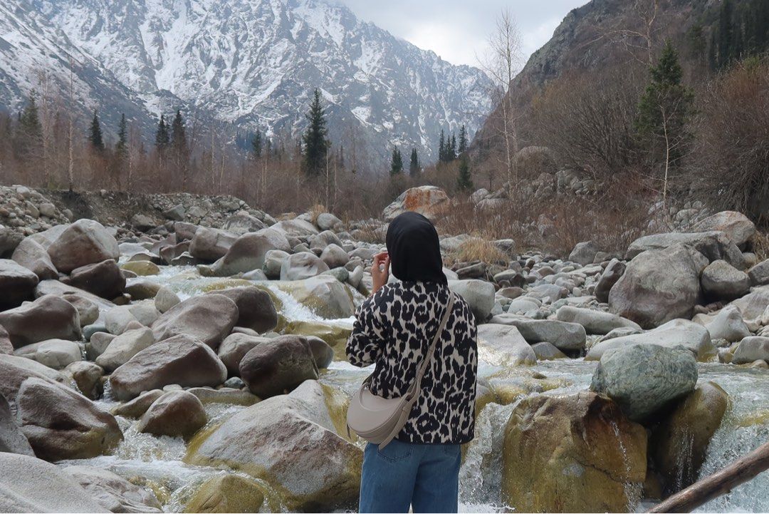 Leopard Jacket (Category: Coats, Jackets and Outerwear) located in Kuala Lumpur. Submitted by findingnewownerr (Listing ID 1372877510, Image 3). Description: Wore once and its not that tebal can wear for Malaysia weather as well.