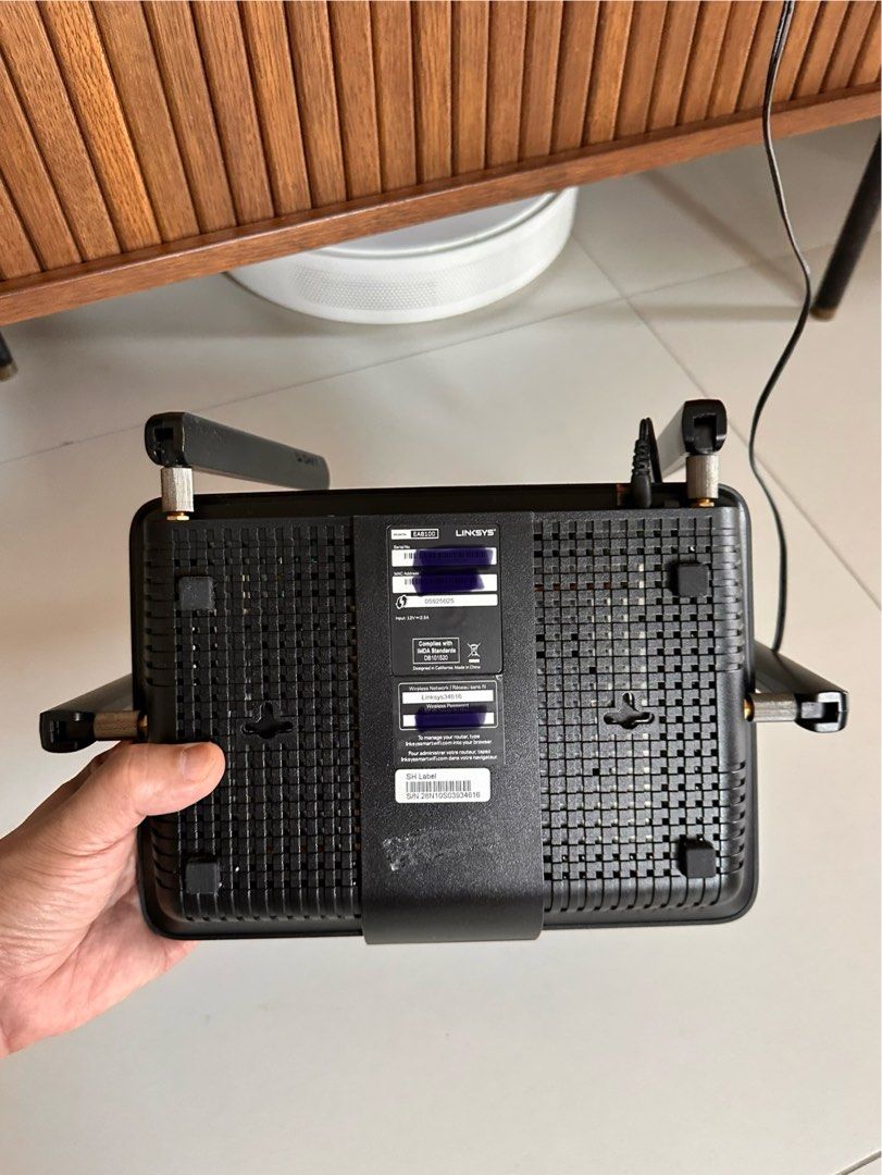 Linksys EA8100 AC2600 MU-MIMO Wi-Fi Router – No Box (Used) (Category: Networking) located in Singapore. Submitted by kingoftears (Listing ID 1372908711, Image 3). Description: Selling a Linksys EA8100 dual-band wireless router in good working condition. Delivers strong and stable AC2600 Wi-Fi speeds with MU-MIMO and beamforming — ideal for streaming, gaming, and multi-device households. ✅ Dual-Band Wi-Fi (2.4GHz & 5GHz) ✅ MU-MIMO for multiple sim