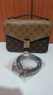 (Category: ) located in . Submitted by mypreciousclosets (Listing ID 1372959710, Image 1). Description: .