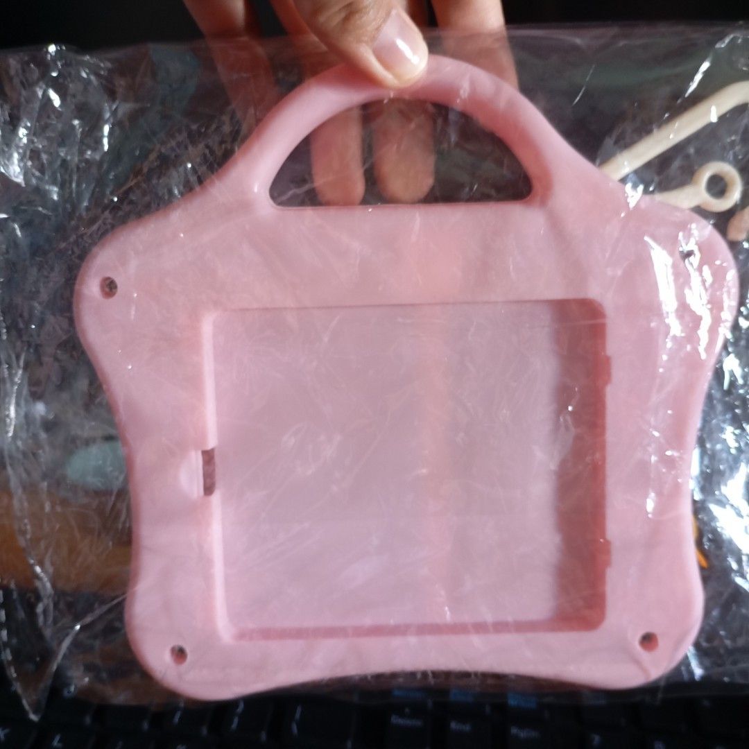 Magnetic drawing board pink color (Category: Stationery & School Supplies) located in Quezon City. Submitted by an.marie (Listing ID 1372924973, Image 2). Description: .