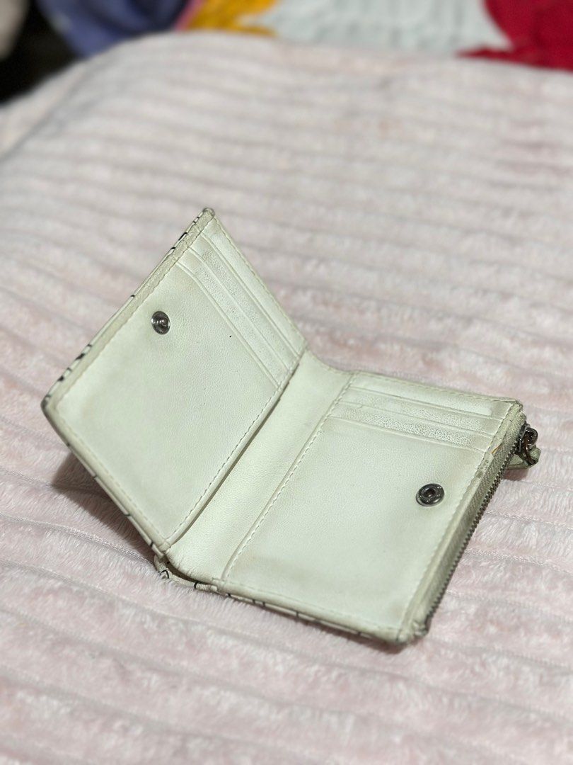 Monki - Wallet (Category: Wallets & Card holders) located in Manila. Submitted by macsony (Listing ID 1372962393, Image 2). Description: Monki Wallet pwede lang linisin then mukhang bago na uli.