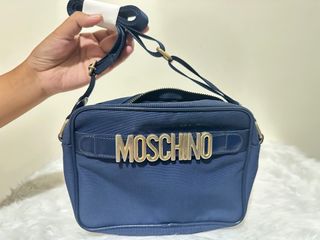 (Category: ) located in . Submitted by rosiesfashionfinds (Listing ID 1373008416, Image 1). Description: .