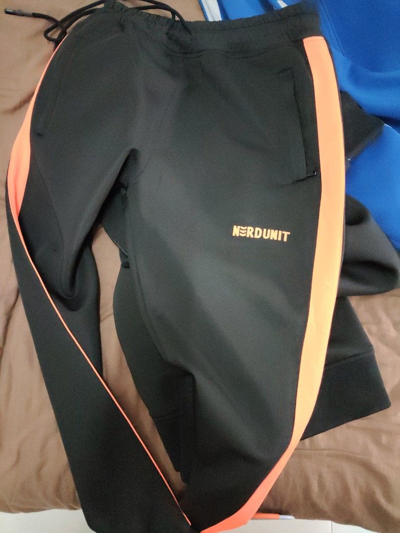 Nerdunit (Category: Activewear) located in Kuala Lumpur. Submitted by mikomiko11_ (Listing ID 1372944152, Image 3). Description: On tag sizing XS but can fit M Like new.