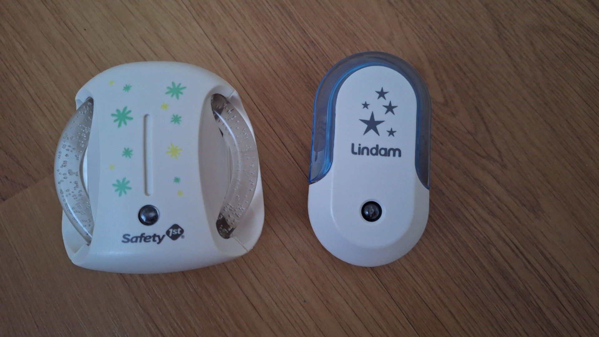 Night Light (Category: Nursery Lighting & Decor) located in Singapore. Submitted by happypinkrabbit (Listing ID 1372927421, Image 1). Description: Automatically lights up when dark. Safety 1st - white light Lindam- blue light $7 each. Buy both at $12.