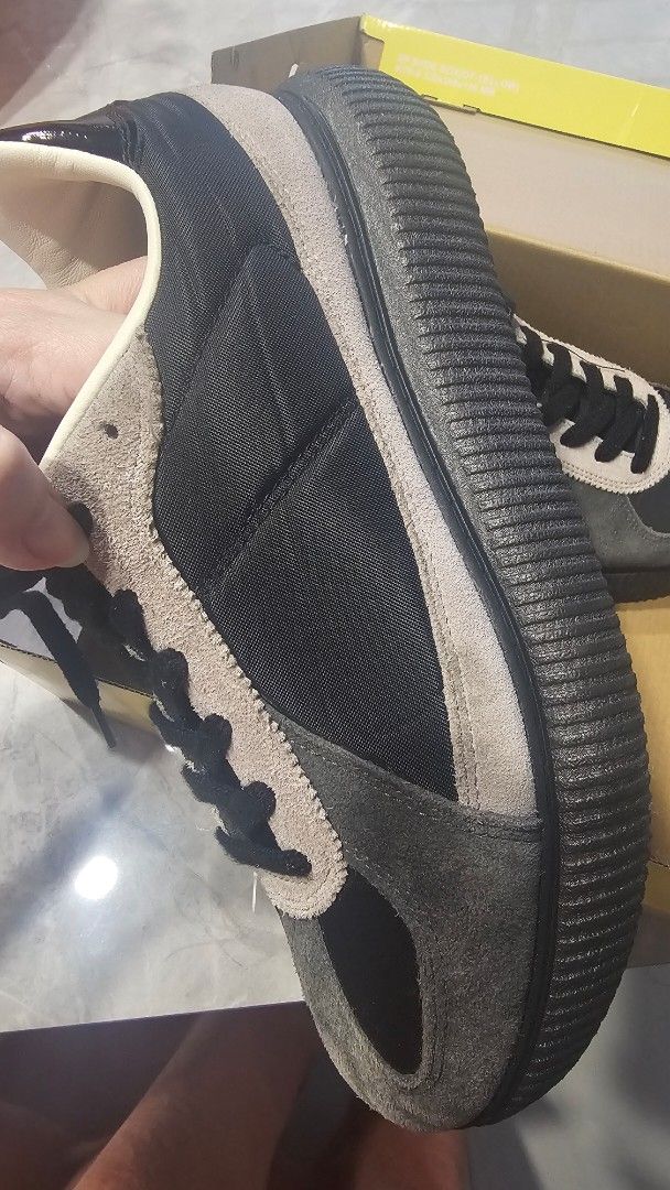 Onitsuka Tiger DELECITY line (Category: Sneakers) located in Singapore. Submitted by revive.relive (Listing ID 1372961223, Image 3). Description: Onitsuka Tiger DELECITY - Grey (40.5) Worn less than 5 times, a bit tight around toes, so bought 1 size up coz my daughter loves the colour & style. My daughter usually wears size 40. Like new condition, just the logo rubs off on socks. Worn with socks and aired. Bought in store. Authentic. UP $230/-.