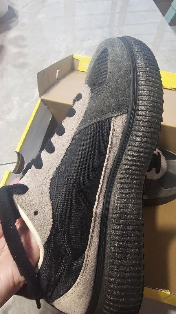 Onitsuka Tiger DELECITY line (Category: Sneakers) located in Singapore. Submitted by revive.relive (Listing ID 1372961223, Image 2). Description: Onitsuka Tiger DELECITY - Grey (40.5) Worn less than 5 times, a bit tight around toes, so bought 1 size up coz my daughter loves the colour & style. My daughter usually wears size 40. Like new condition, just the logo rubs off on socks. Worn with socks and aired. Bought in store. Authentic. UP $230/-.