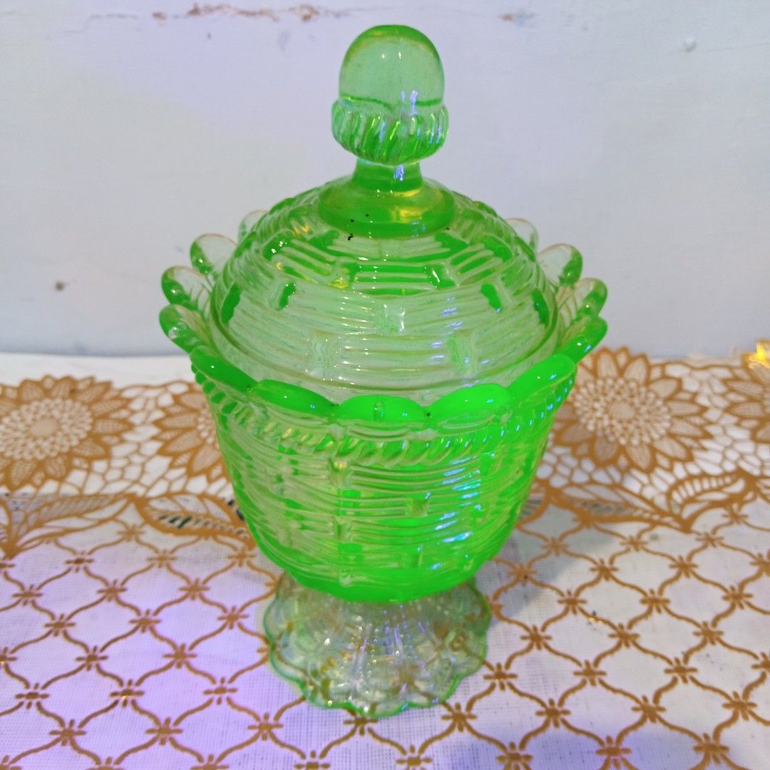 😍Pajangan toples antik rere bahan kaca uranium tua (Kategori: Pajangan Antik) berada di Jakarta Pusat. Dikirim oleh royalcristal (ID iklan 1372866783, Gambar 2). Deskripsi: Pajangan toples antik item rere/langka desain unik era meiji lebar 12cm tinggi 21cm kondisi mulus terawat item kolektok.