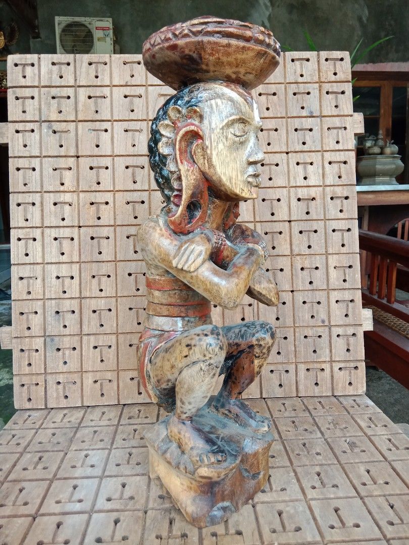 patung adat primitif (Kategori: Pajangan Antik) berada di Semarang. Dikirim oleh loekoemotive (ID iklan 1372881556, Gambar 2). Deskripsi: patung adat kalimantan primitif bahan kayu,ukuran tinggi 40 cm..