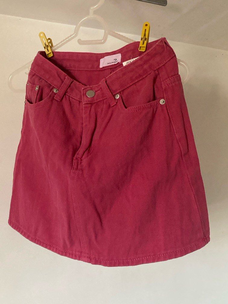 Pink skirt (Category: Skirts) located in Quezon City. Submitted by d.declutter (Listing ID 1372924967, Image 1). Description: .