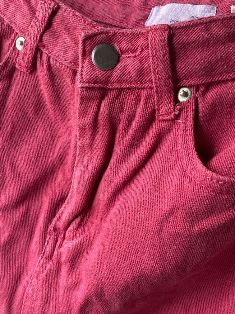 Pink skirt (Category: Skirts) located in Quezon City. Submitted by d.declutter (Listing ID 1372924967, Image 3). Description: .