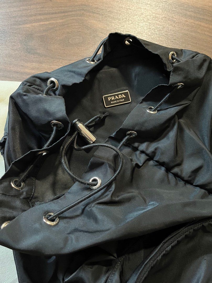 Prada Backpack （分類：手袋及銀包）位於 Hong Kong。 由 dingnam 提交（商品編號 1372952229，圖片 3）。簡介： Authentic Prada, bought from Canada Only used a few times. 執屋斷捨離。