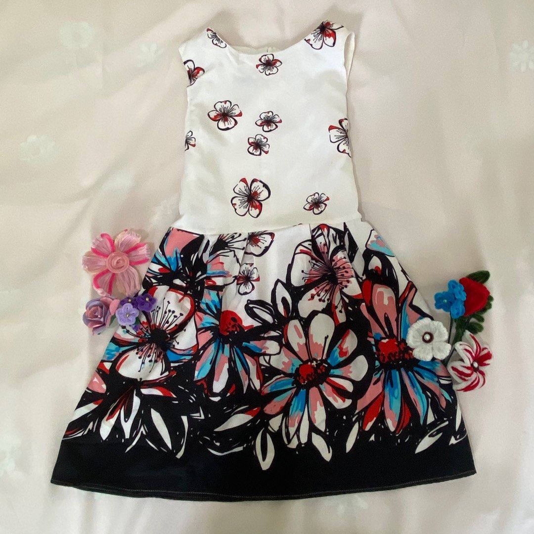 Preloved Dress (2 FOR 300) (Category: Dresses) located in Manila. Submitted by fromsandy (Listing ID 1372884192, Image 2). Description: 2 FOR 300 • so prettyyyy esp in person • korean dress • personal preloved item • items are still in good condition. • colors may vary due to lighting. 📍Mode of Payment: • GCASH if delivery (you will shoulder the shipping fee. price + sf) • CASH upon meet up 📍Mode of Delivery: • J&T 📍Meet up place: • 711 Agonci