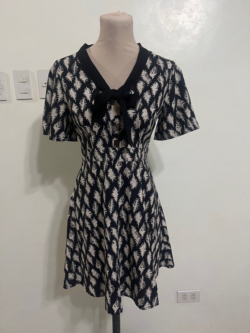 printed dress semi midi (Category: Dresses) located in Dinalupihan. Submitted by pinkshop21 (Listing ID 1372859884, Image 1). Description: All items are preloved Please manage your expectation Bust size 36 waistline 28 Lenght size 32.