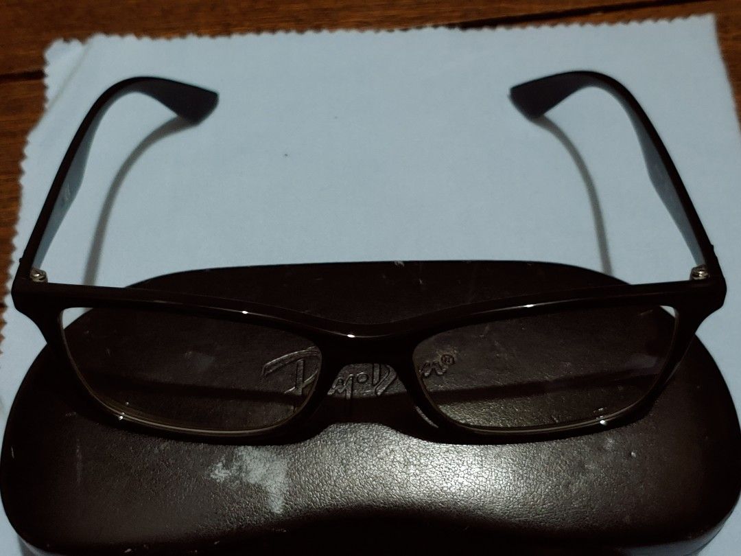 Rayban RB7074 Glasses (Category: Sunglasses & Eyewear) located in Manila. Submitted by retroactive_items (Listing ID 1372926784, Image 3). Description: Good Condition Buyer Books./Shoulders shipping. Location: Pateros, M.Mla..