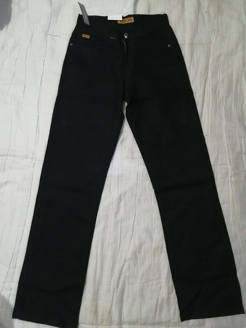 Size 28 Men's Black Slacks Pants - Straight Cut (Category: Jeans) located in Caloocan City. Submitted by appleblossoms07 (Listing ID 1372939096, Image 2). Description: Waistline : 28" Size 27 on tag Length : 40".