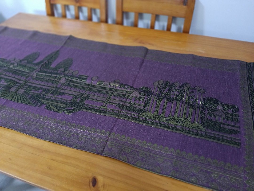 Table runner65075302214658113