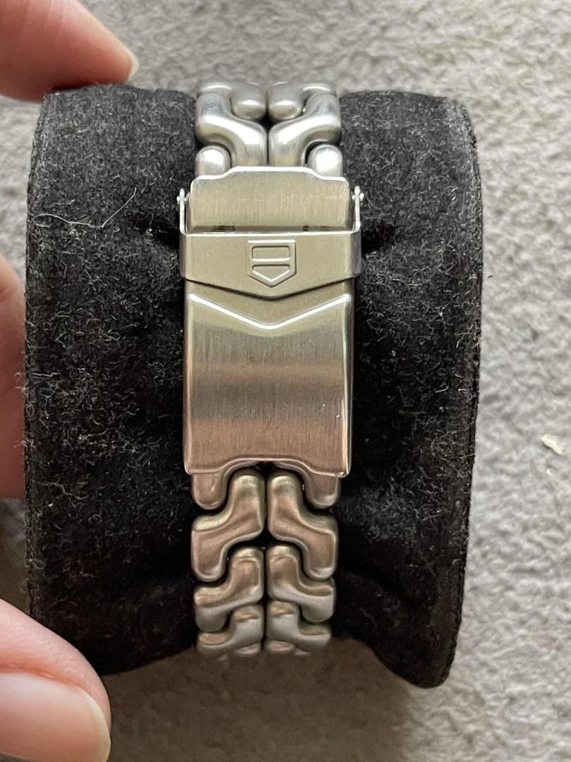 Tag Heuer Professional Y-series (Category: Luxury Watches) located in Taytay. Submitted by xismart (Listing ID 1372966675, Image 2). Description: Tag Heuer Professional Y-series men/women medium sized face. fits 17cm wrist no extra links. watch only. in very good condition. barely any scratches. beautiful shiny matte finishing stainless steel. rare dark / black dial (face) lakas maka sosyal. Affordable price for a Tag Heuer in this condition. las