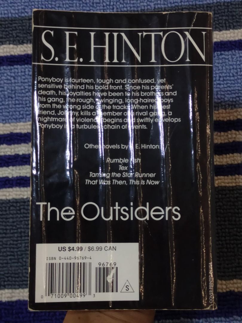 THE OUTSIDERS by S.E. HINTON (MMPB / Used), Hobbies & Toys, Books ...