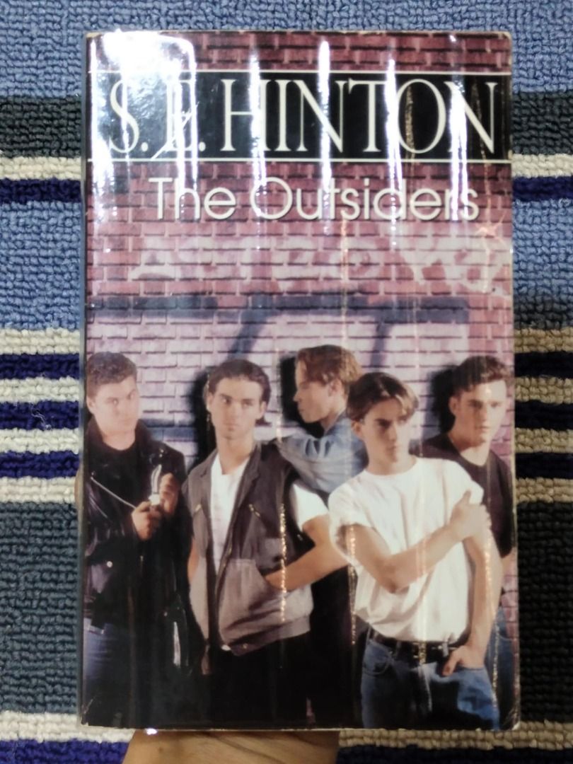 THE OUTSIDERS by S.E. HINTON (MMPB / Used), Hobbies & Toys, Books ...