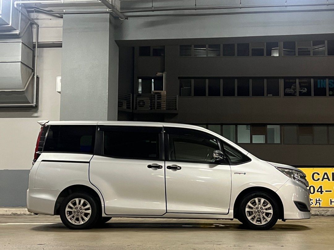 Toyota Noah Hybrid 1.8 X 7-Seater (A)62885347414274111