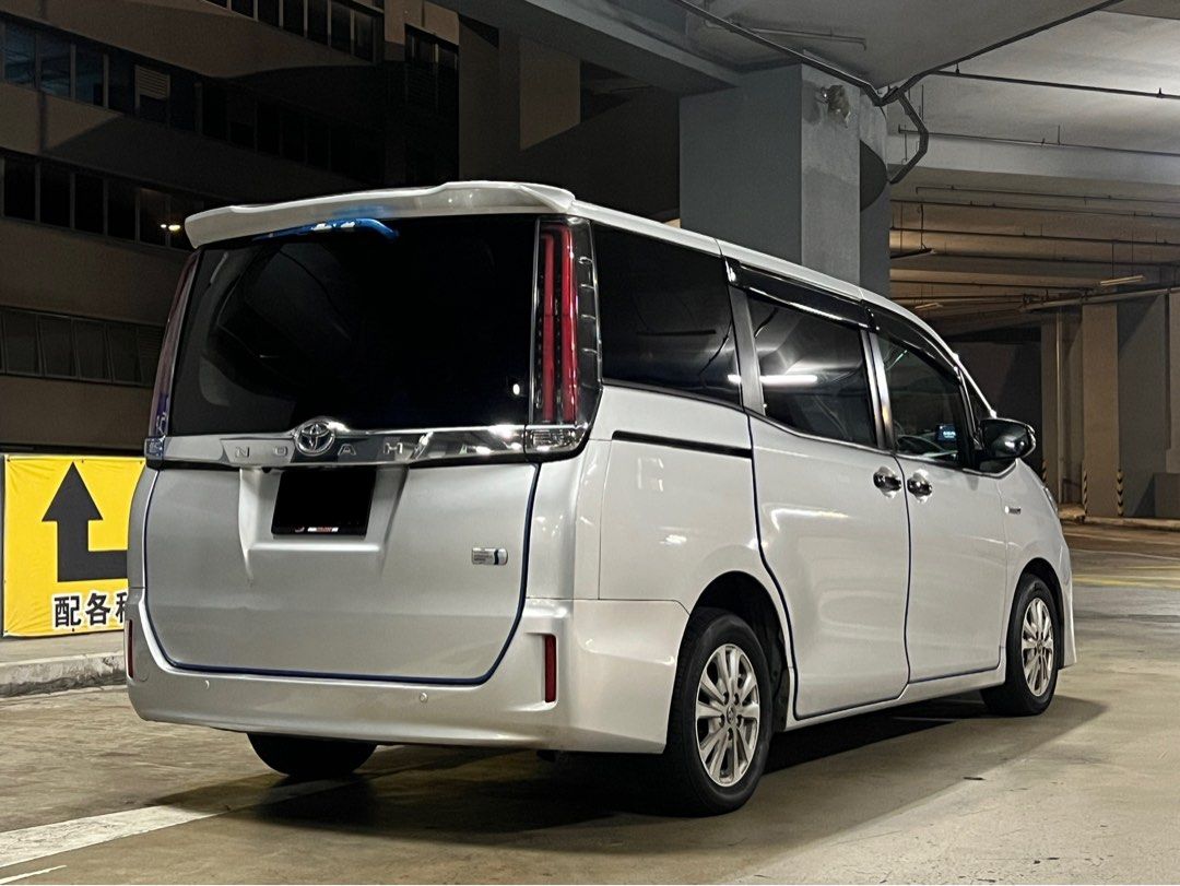 Toyota Noah Hybrid 1.8 X 7-Seater (A)62885347414274112