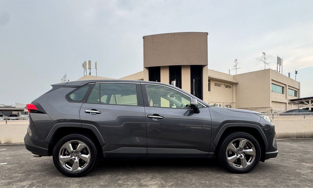 Toyota RAV4 2.0 Premium (A)62872684996738112