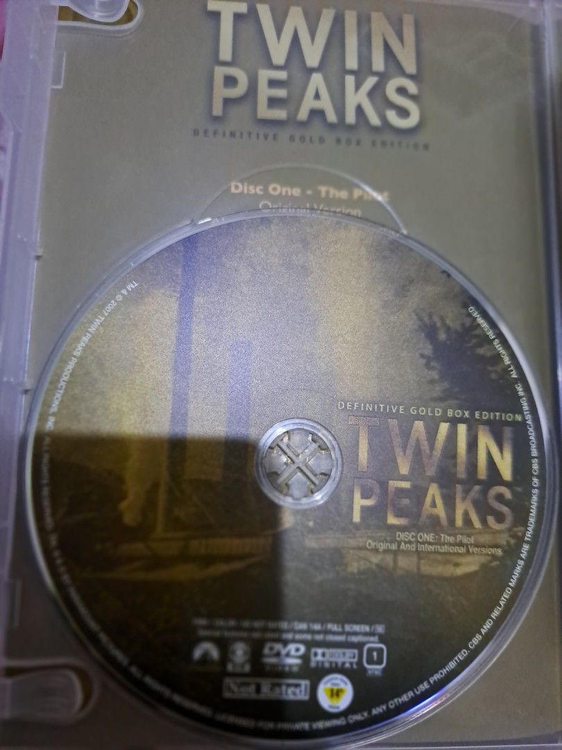 Twin Peaks Definitive Gold Box Edition DVD (Category: CDs & DVDs) located in Batangas. Submitted by lilyiana2297 (Listing ID 1373006754, Image 3). Description: -Like brand new(only used once), the complete Twin Peaks series Definitive Gold Box Edition DVD. -Region 1.