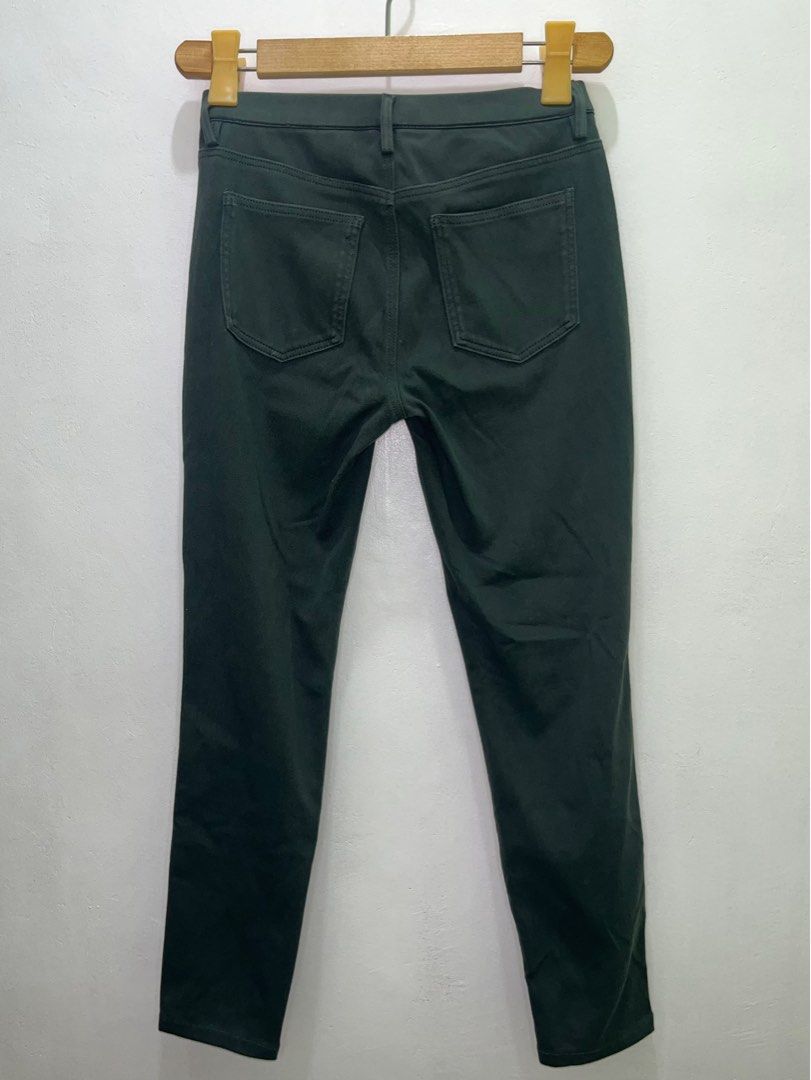 Uniqlo Jogger Pants (Category: Jeans) located in Imus. Submitted by declutterbycad (Listing ID 1372858741, Image 2). Description: Price Negotiable Size indicated on the pic.