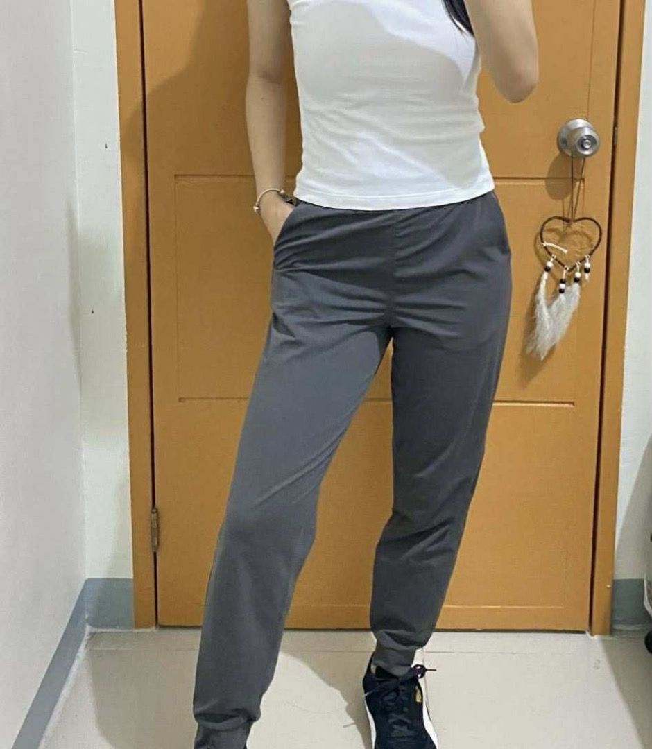 UNIQLO ultra stretch active jogger pants (Category: Other Bottoms) located in Tagum. Submitted by andoreey (Listing ID 1372922814, Image 1). Description: no issue like new.