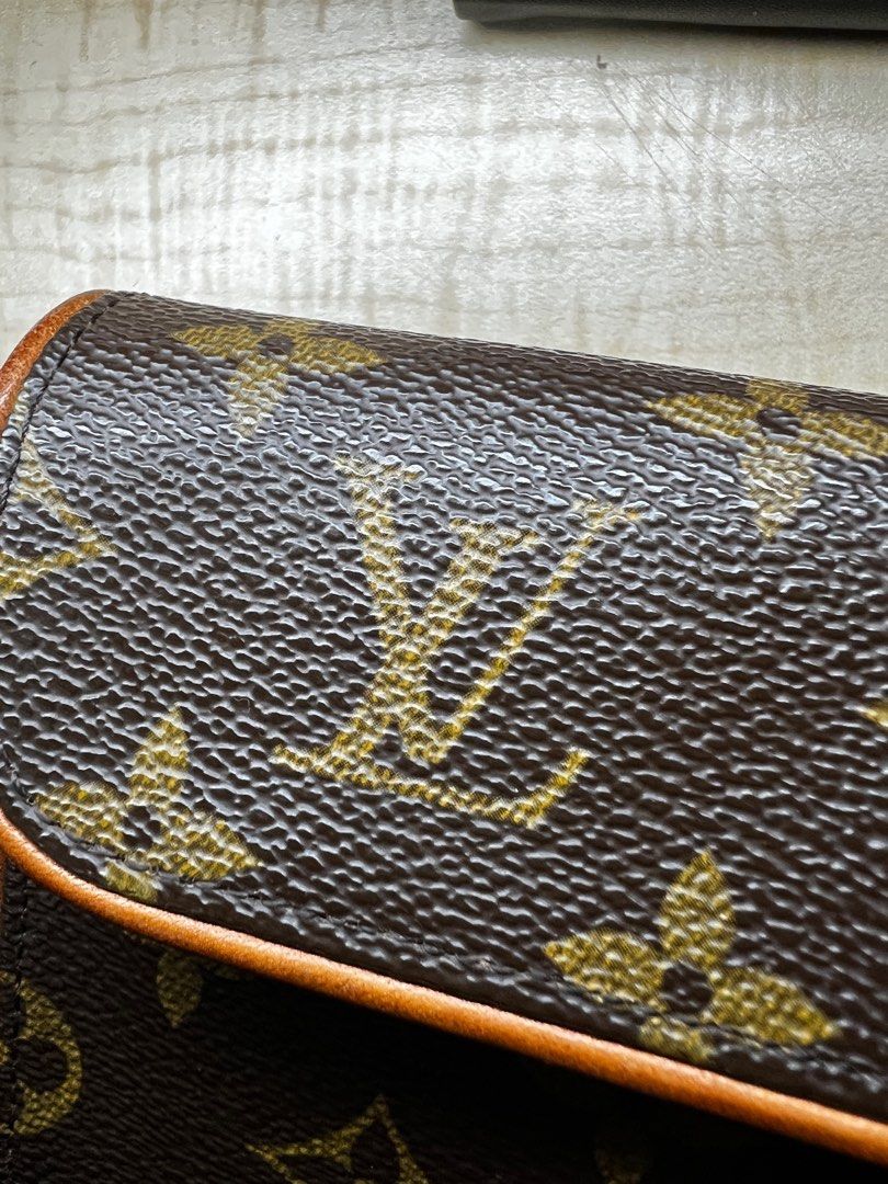 Vintage Louis Vuitton Florentine Belt Bag (Category: Bags & Wallets) located in Singapore. Submitted by wafflecakey (Listing ID 1373004061, Image 3). Description: Vintage Florentine Belt Bag/Pouch for sale. The belt strap goes around your pants like a belt. But I’ve been using it as a clutch without the belt. Refer to last image to see how it’s advertised to be worn. The belt is XS size The width of the bag is about the same as the height of an i